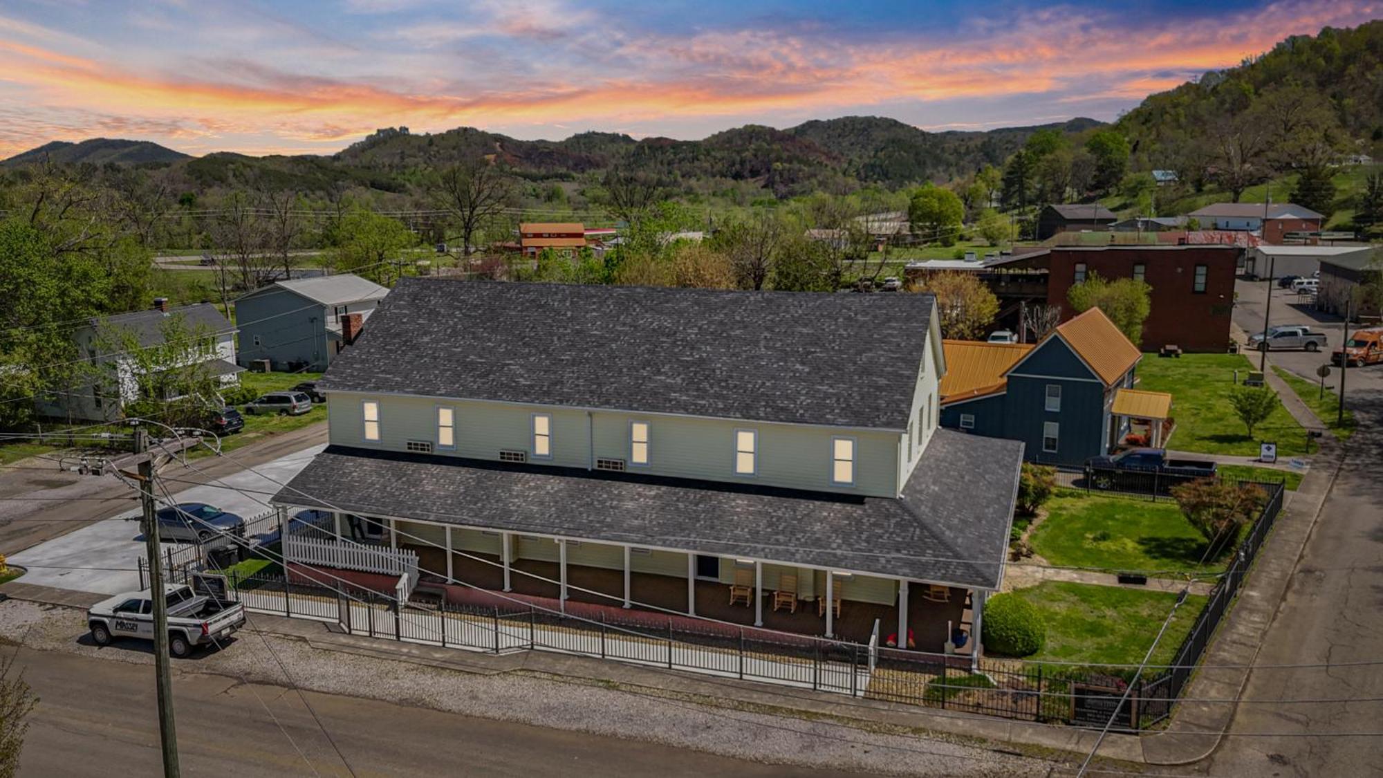 The Tellico Plains Inn And Event Venue Zewnętrze zdjęcie